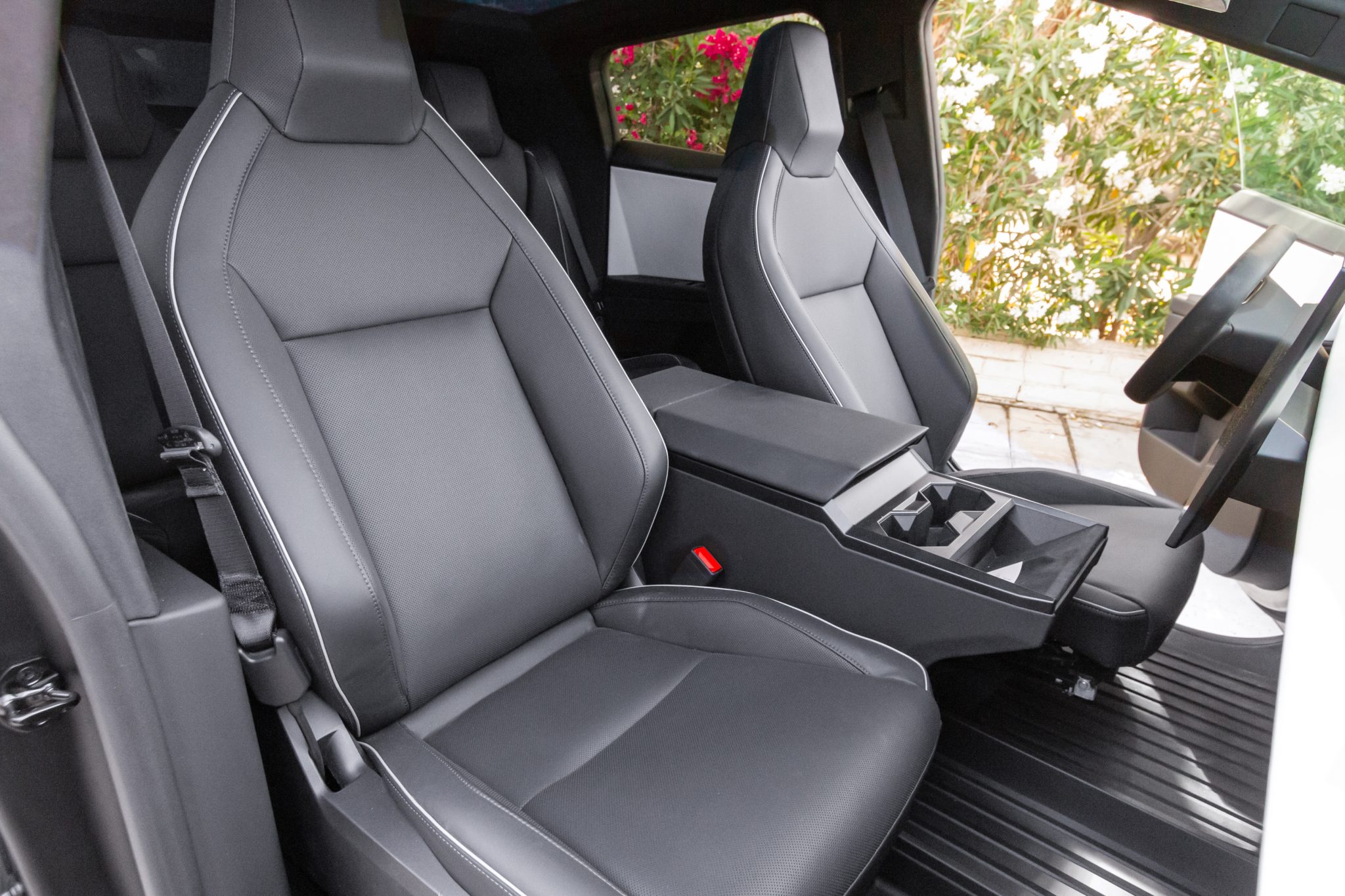 2024 Tesla Cybertruck - photo 5